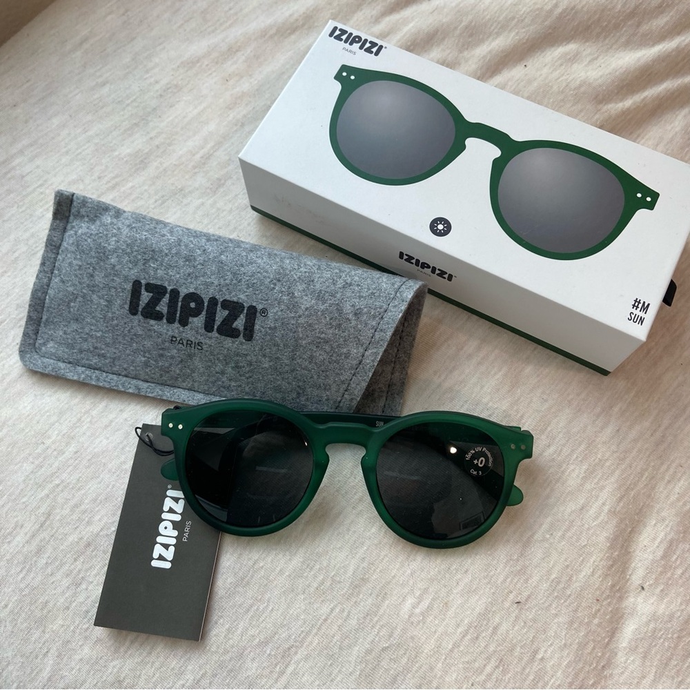 Izipzi Green Sunglasses NWT